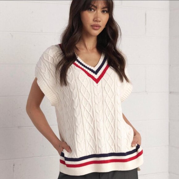 Dazie Cream Cable Knit Oversized Blue Red Trim V-Neck Varsity Sweater Vest sz 10 - Picture 5 of 6
